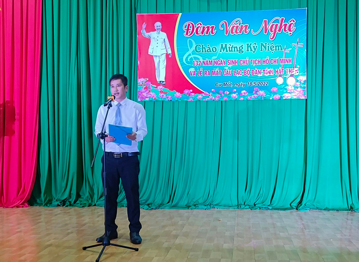 Xa Cu Mot to chuc dem giao luu van nghe chao mung ki niem 132 nam ngay sinh Bac Ho